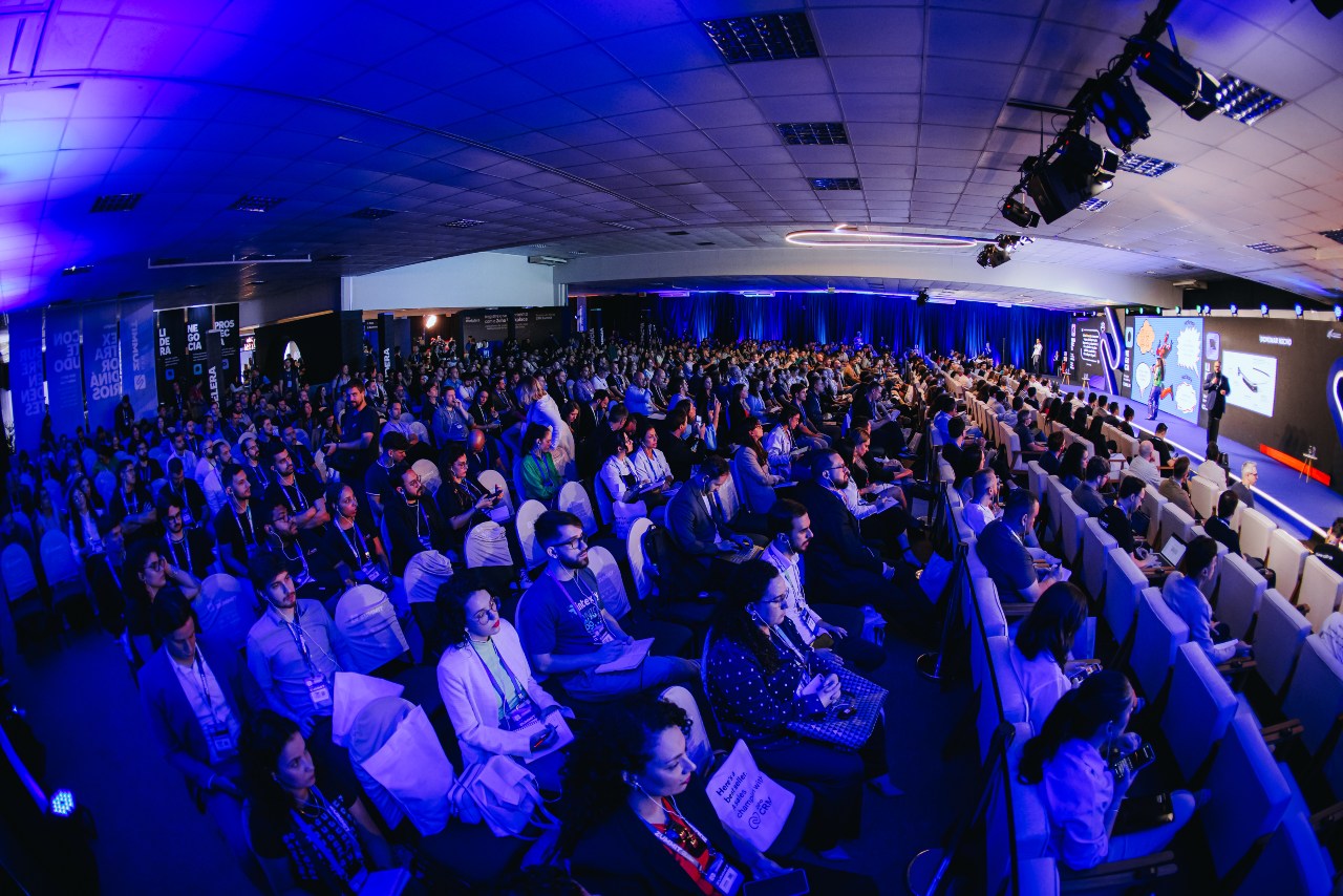 CRM Zummit 2024 reuniu cerca de 1 mil participantes em Florianópolis